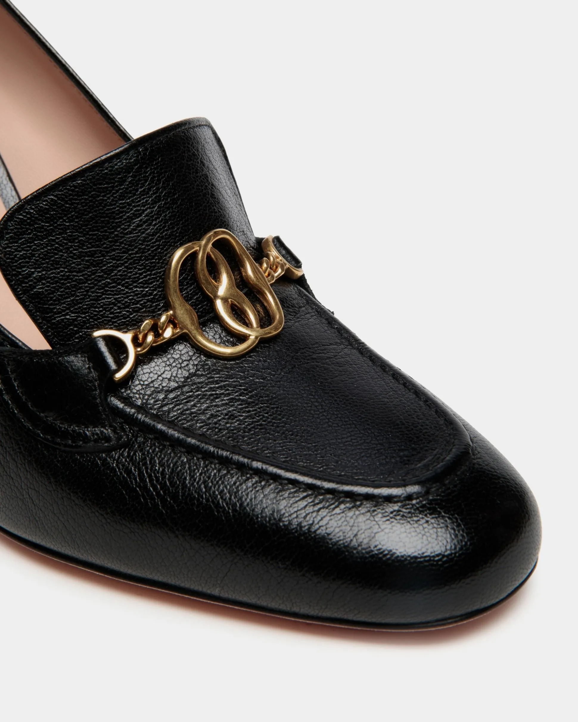 Daily Emblem Pump In Black Leather