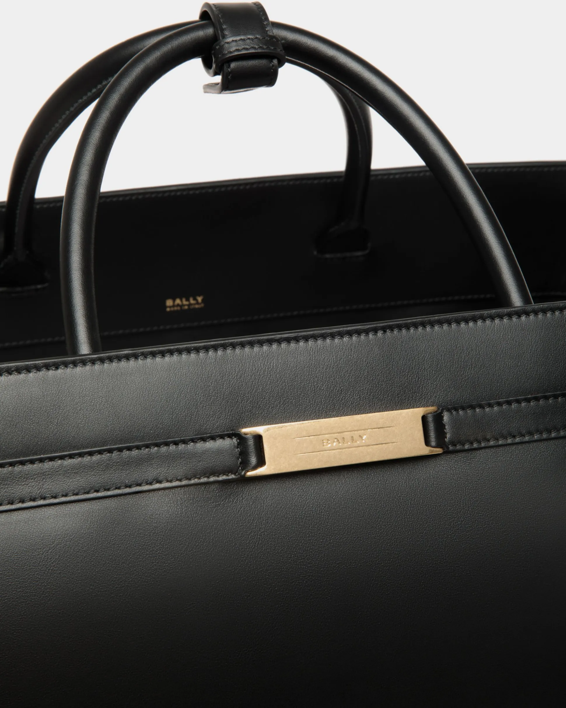 Deco Weekender in Black Leather