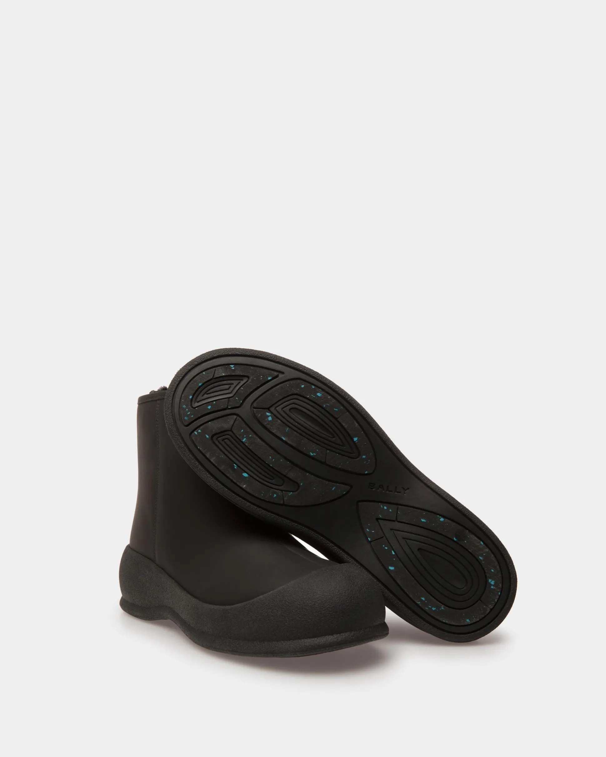 Frei Snow Boots In Black Leather