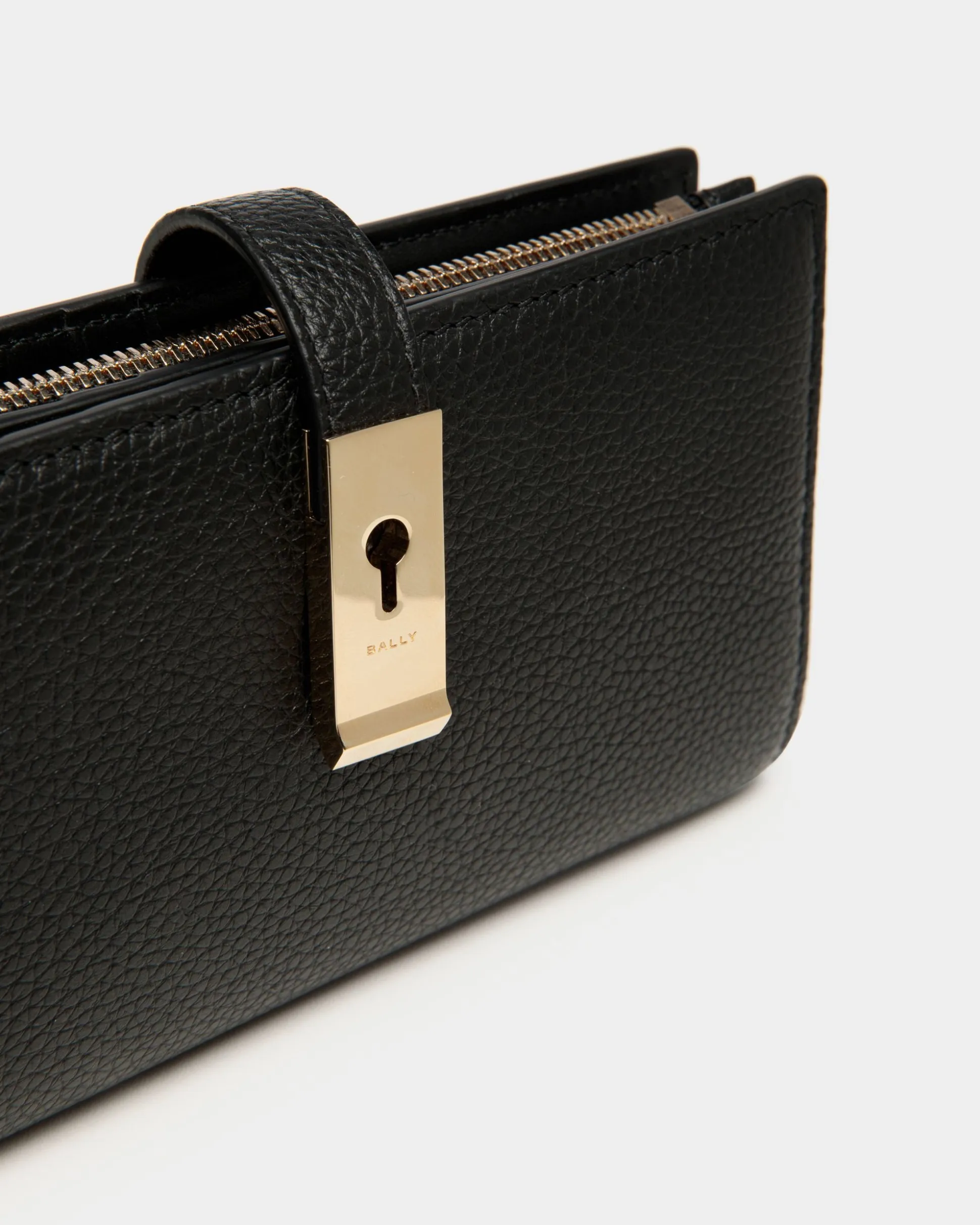 Lock Me Long Wallet In Black Grained Leather