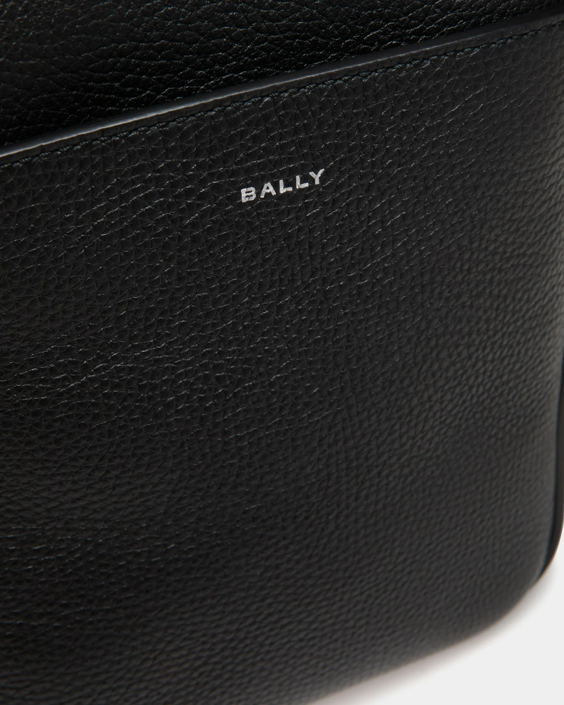 Oeden Crossbody Bag In Black Leather
