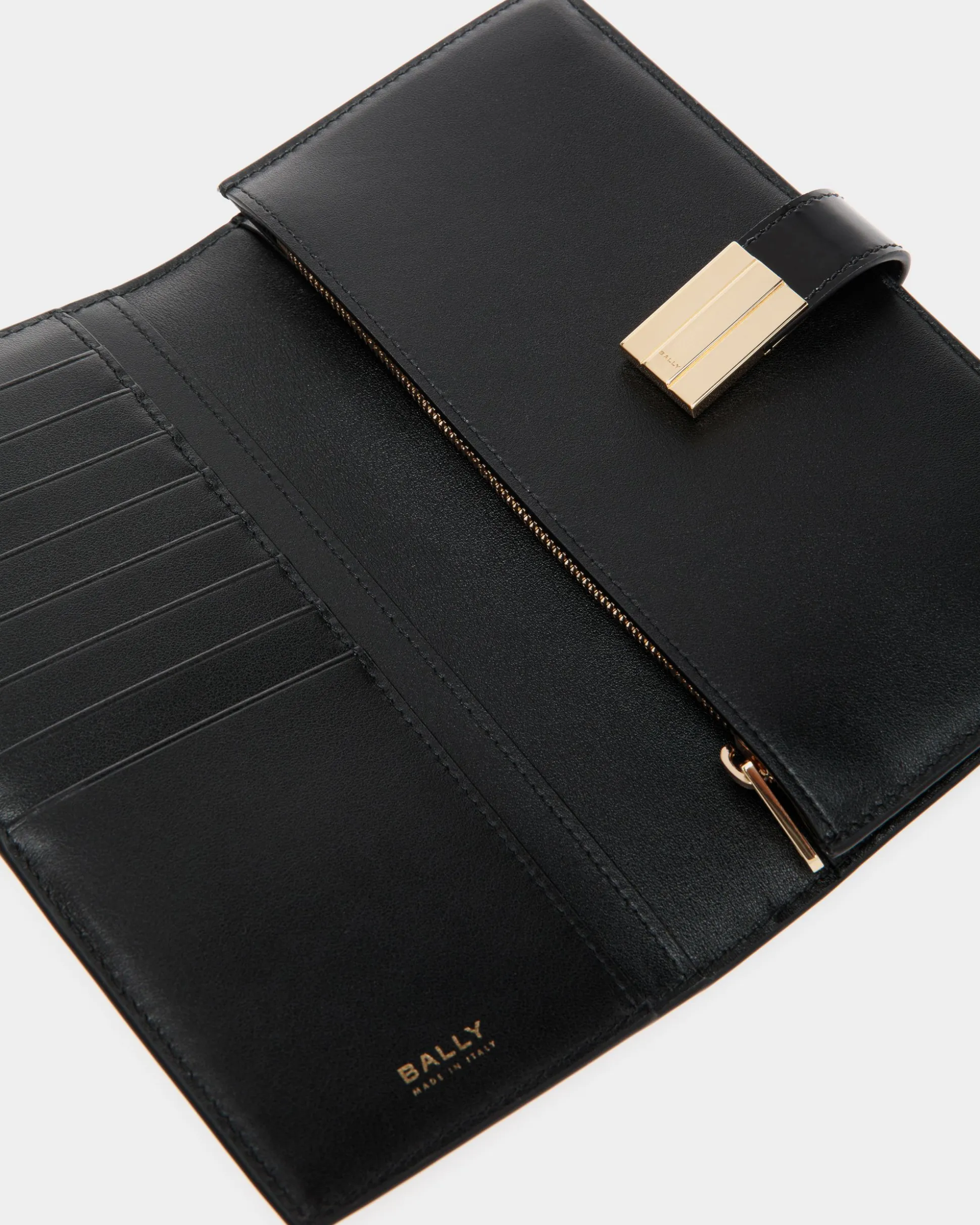 Ollam Continental Wallet in Black Leather