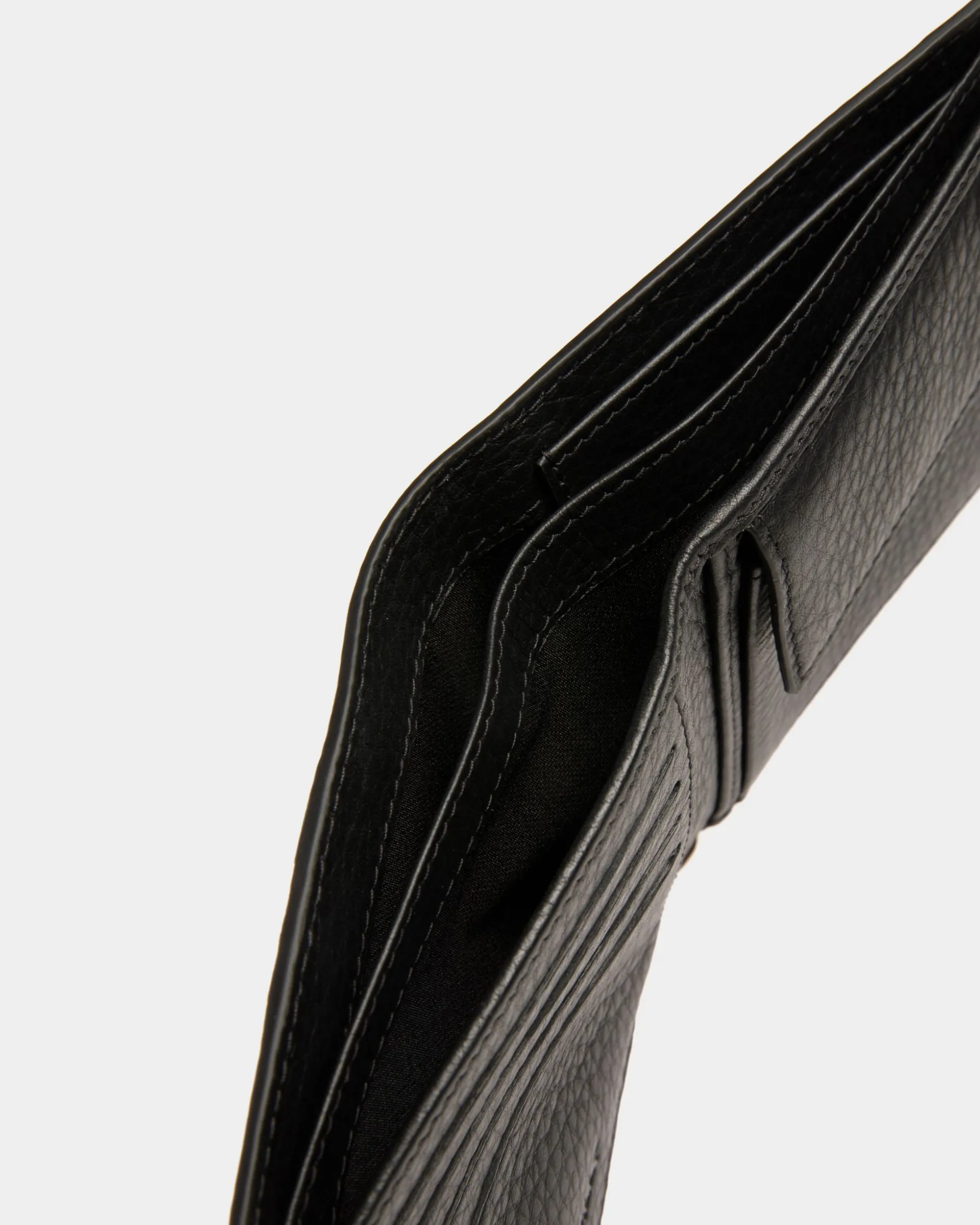 Ribbon ID Coin Wallet In Black Leather